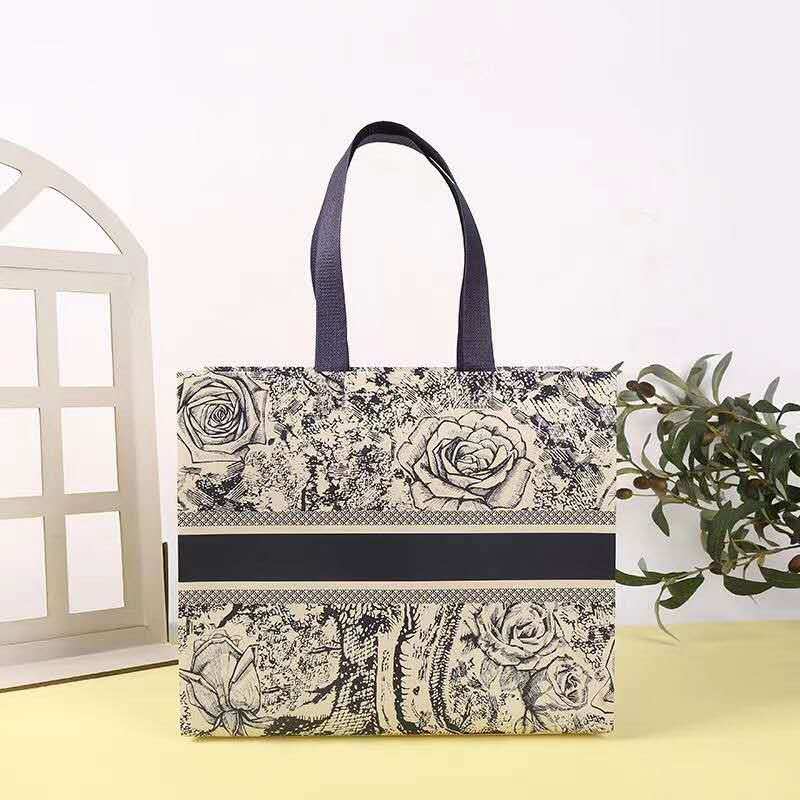 

32 x 10 x 27 cm Tas Jinjing / Tas Belanja / Tas Spunbond / Tas Souvenir / Tas Jinjing Wanita / Tas Liat / Tas Kado / Kantong Belanja / Tas Belanja Ramah Lingkungan / Tas Belanja Cantik / Tas / Tas Goodie Bag / Goodiebag / Tas Belanja Murah / Motif 1