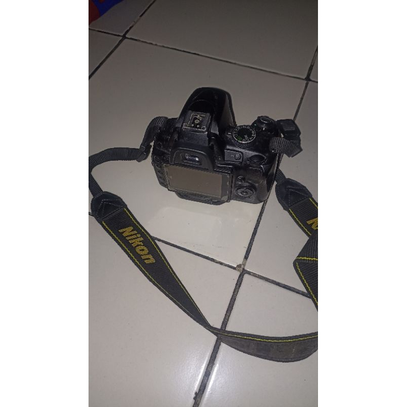 Kamera nikon D5000 layar flip bukan canon | tanpa lensa