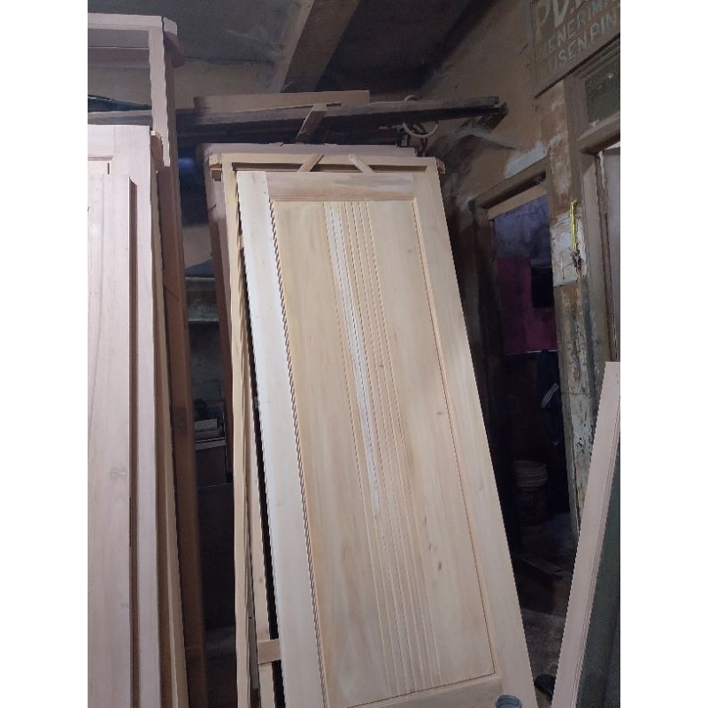 Daun Pintu Kayu Mahoni