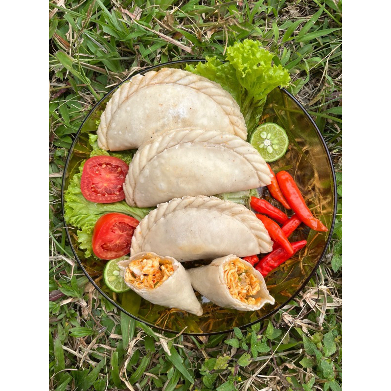 

Cireng jumbo Isi Ayam Suwir Pedas