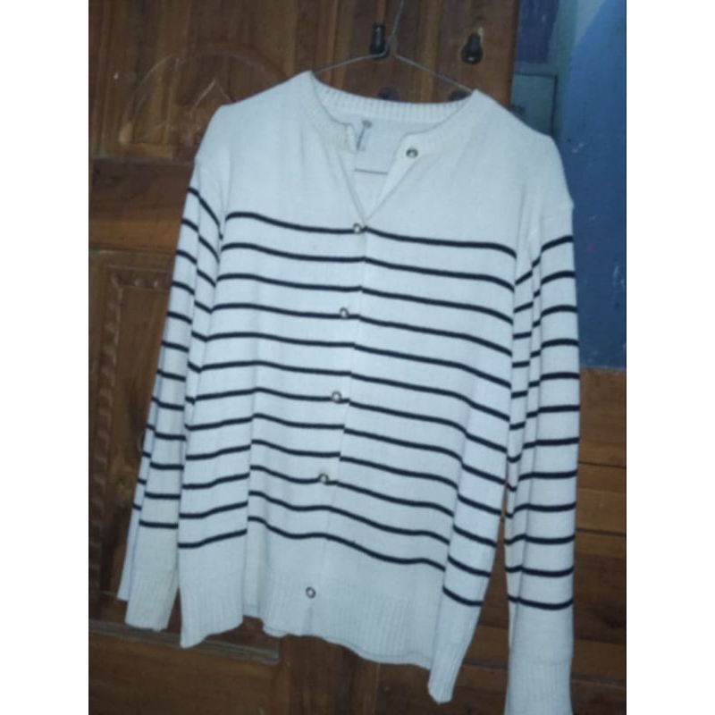 kemeja wanita garis garis putih