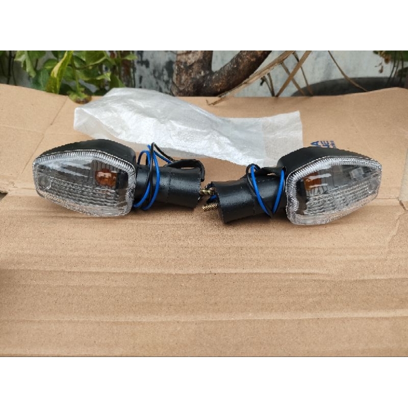 sen belakang Tiger Revo kanan kiri