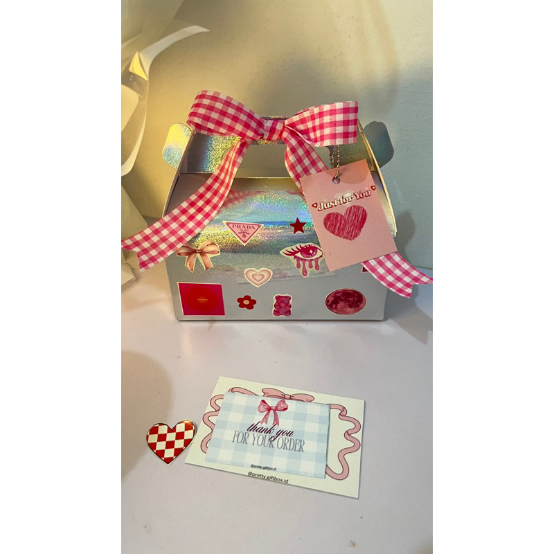 

gable box holo isi snack