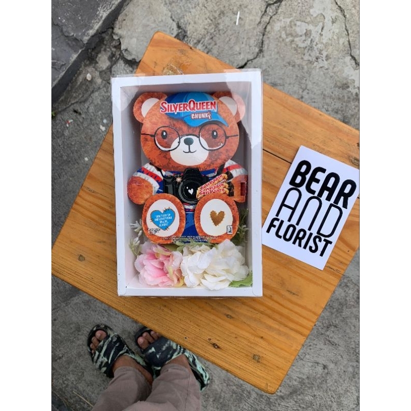 

[KHUSUS JOGJA] PAKET BOX BUNGA COKELAT TEDDY SILVERQUEEN