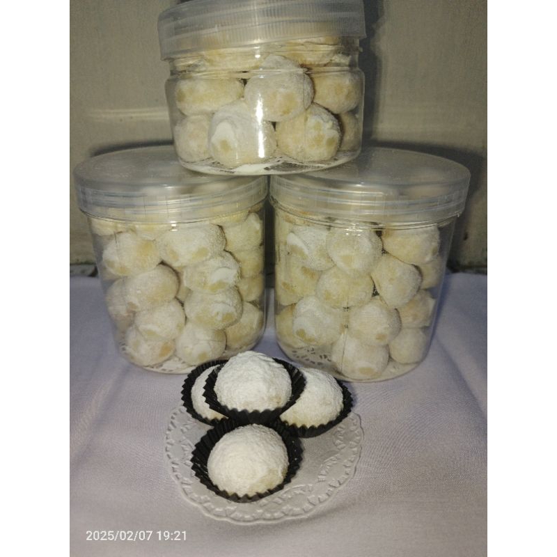 

kue putri salju/home made/bahan berkualitas