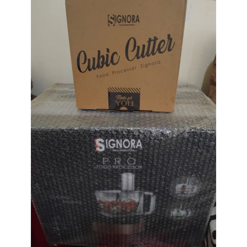 food PROCESSOR signora with cubic cutter