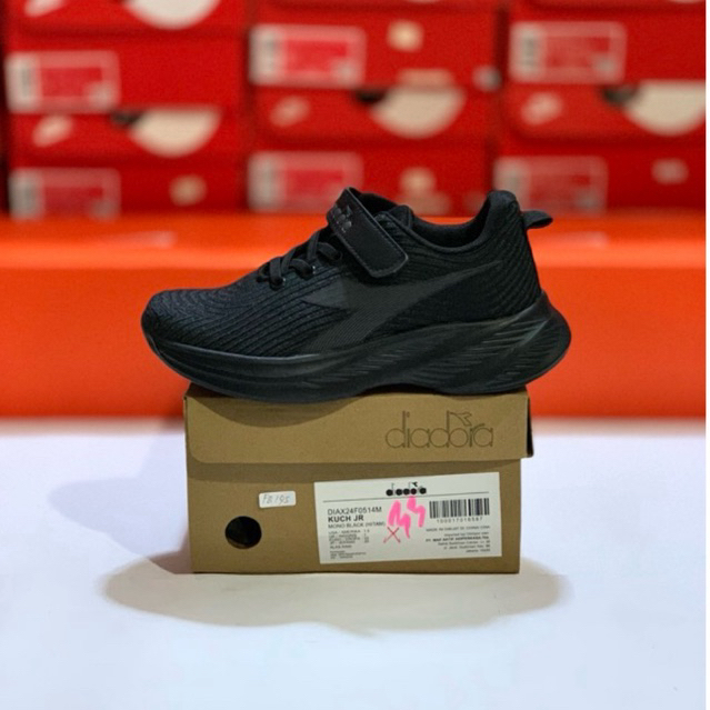 SEPATU / SEKOLAH SEPATU ANAK / FULL HITAM DIADORA KUCH JUNIOR ORIGINAL (DIAX24F0514M)