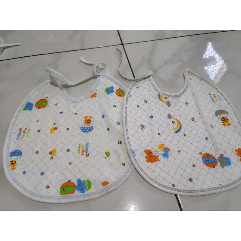 Slaber bibs ; Slaber bayi model tali ; Tatakan makan bayi