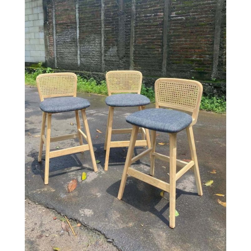 kursi bar dudukan busa. kursi bar kayu jati. kursi bar minimalis