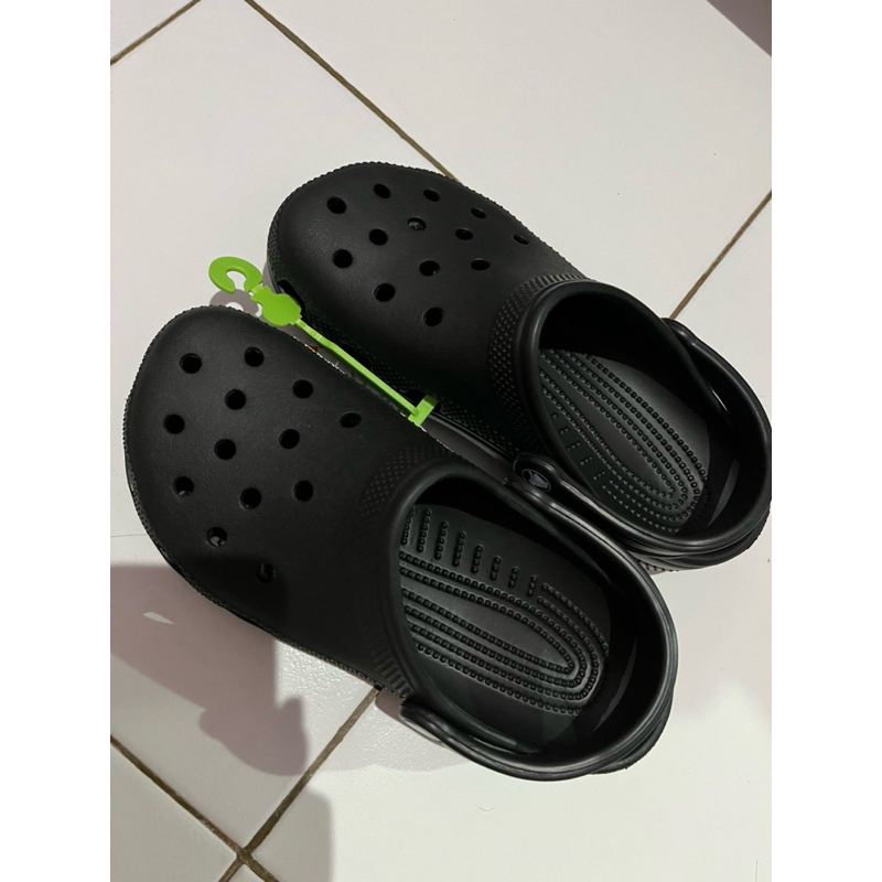 original crocs classic clog hitam
