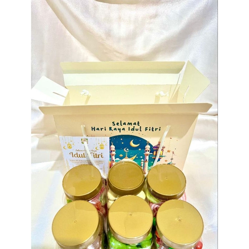 

Hampers Coklat Idul Fitri / Paket Coklat Jar isi 6 / Hampers Coklat Delfi / Hampers Hari Raya