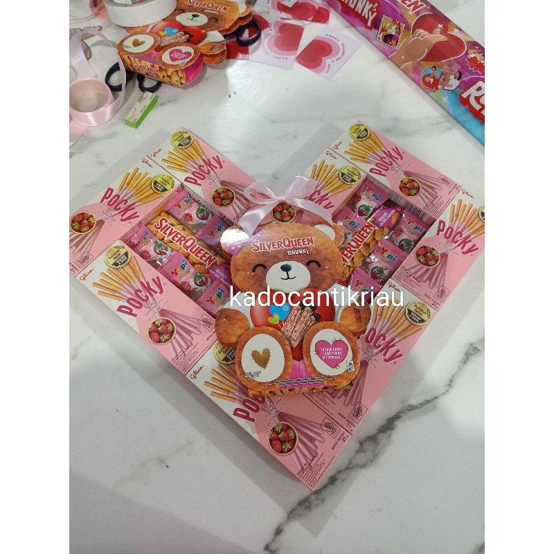 

KADO VALENTINE SILVERQUEEN BERUANG POCKY LOVE PINK YUPI COKLAT SULTAN VIRAL TEMBILAHAN KOTA RIAU