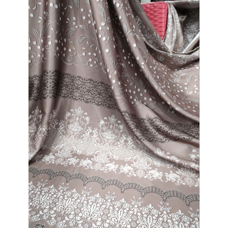 Roberto Silk Motif Etnik