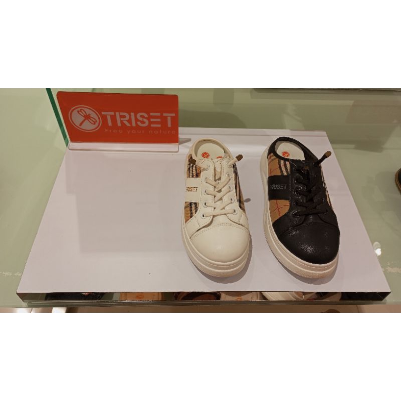 Triset Sepatu Bustong