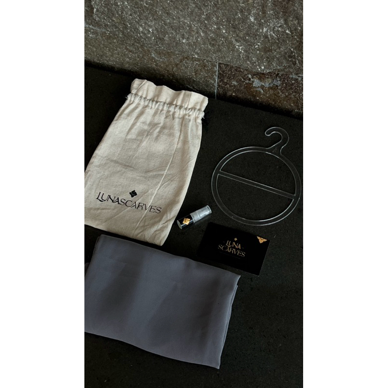 Preloved Pashmina Cerutty Inner Luna Scarves