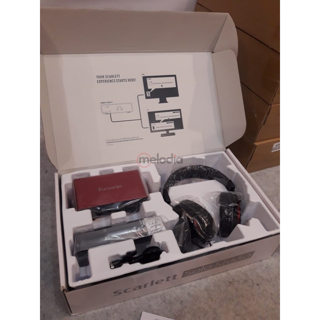 Focusrite Scarlett Solo Studio 3rd Gen, Recording Bundle (Mic + Headphone)