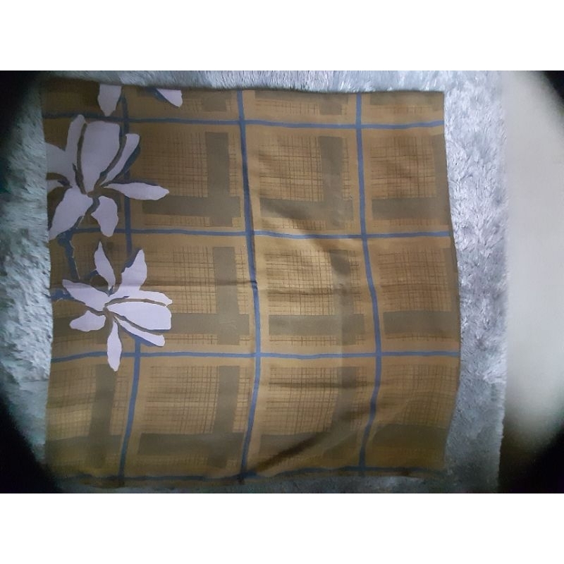 Preloved Scarf by Kamiidea