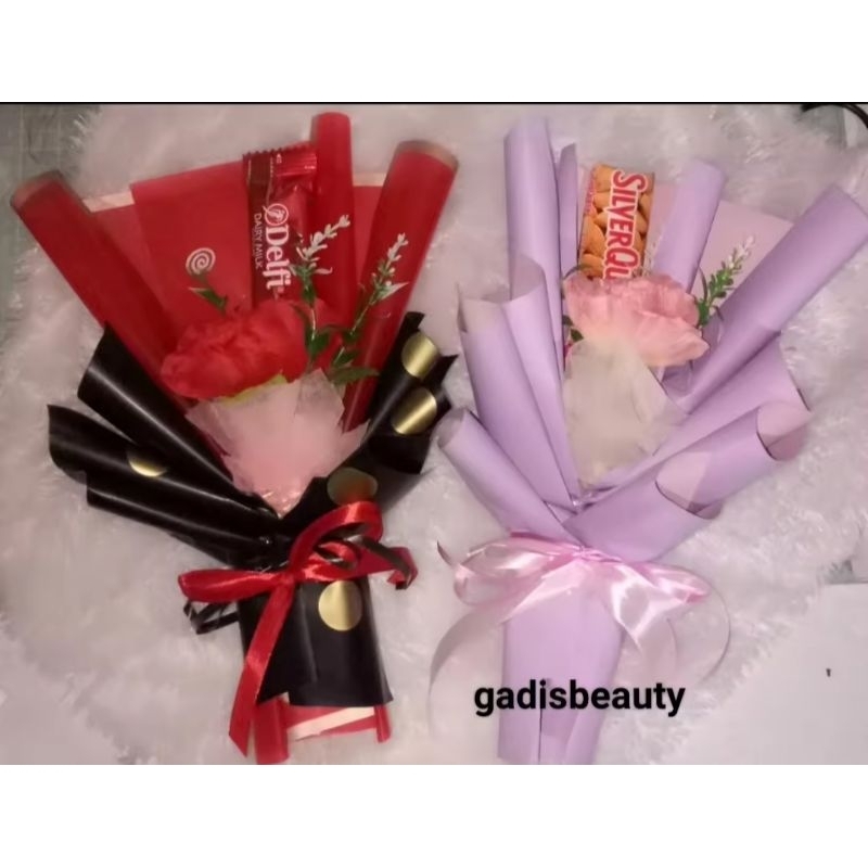 

Buket coklat Silverqueen bunga mawar wisuda/buket coklat valentine/buket anniversary/buket bunga pernikahan murah