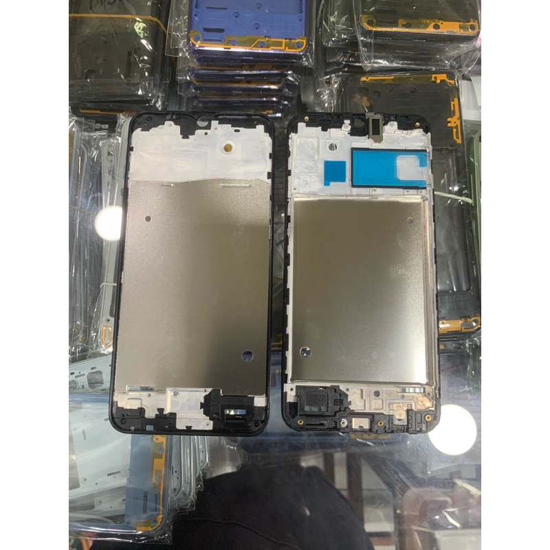 FRAME LCD / BEZEL / TULANG TENGAH DUDUKAN LCD SAMSUNG M20 ORIGINAL