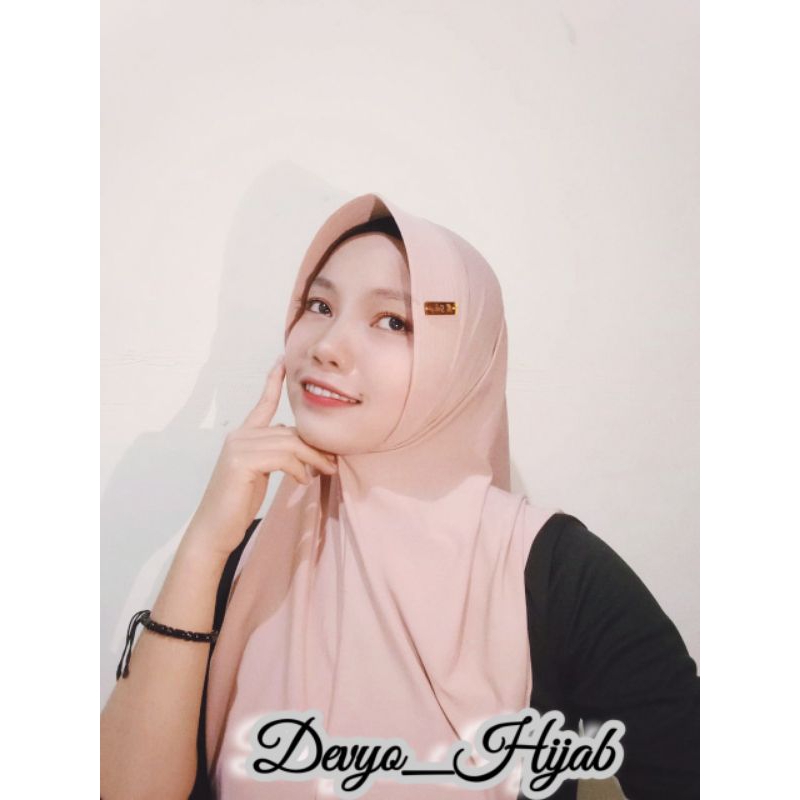 Jilbab Sport/ Jilbab instan/ Hijab Sport/ Kerudung Sport Size M- Warna Lengkap terdapat pin akrilik