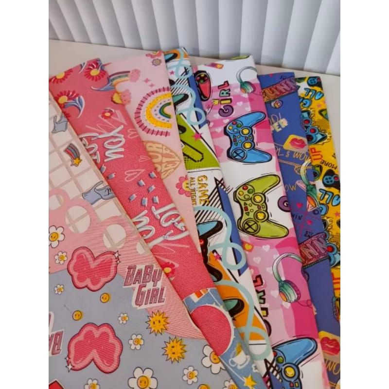 

SPESIAL VALENTINE Kertas Kado Kiky Motif Cowo/Cewe Tambahan Kertas Pembungkus Kado