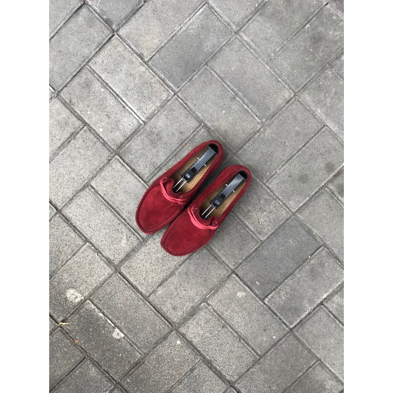 clarks wallabee maroon suede