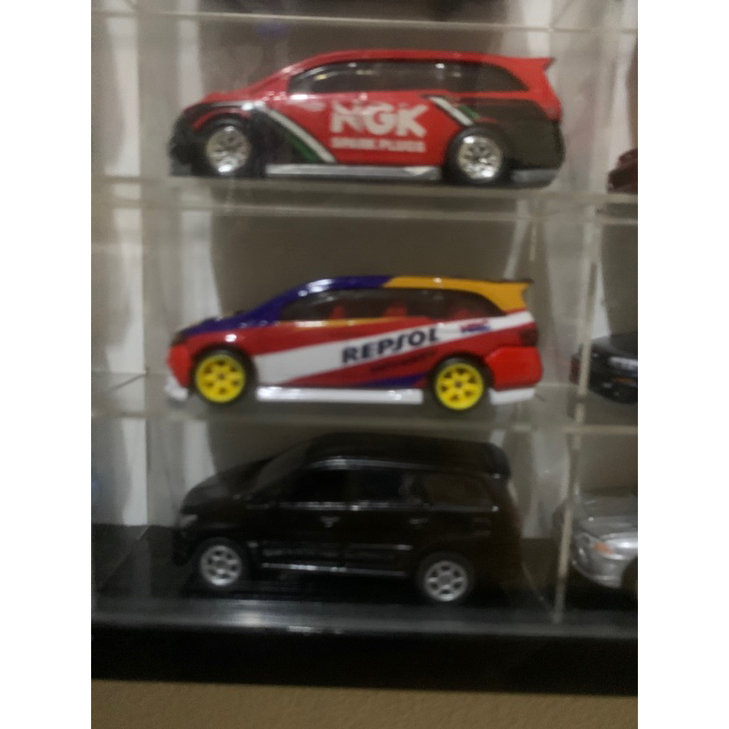 kijang inova hitam