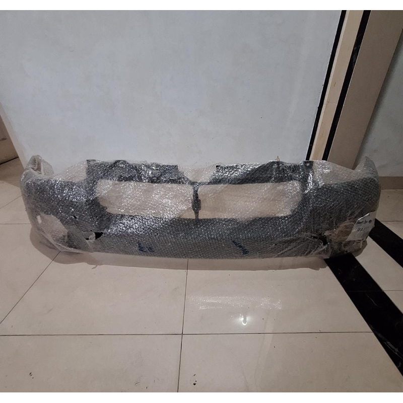 Bemper depan mobil APV tahun 2006 lubang lampu sgl