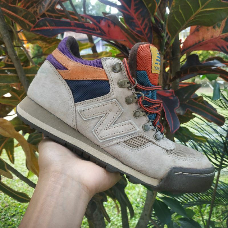 Sepatu NB 710