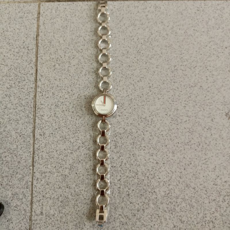 Jam tangan wanita Gucci merah hijau rantai murah kondisi mati