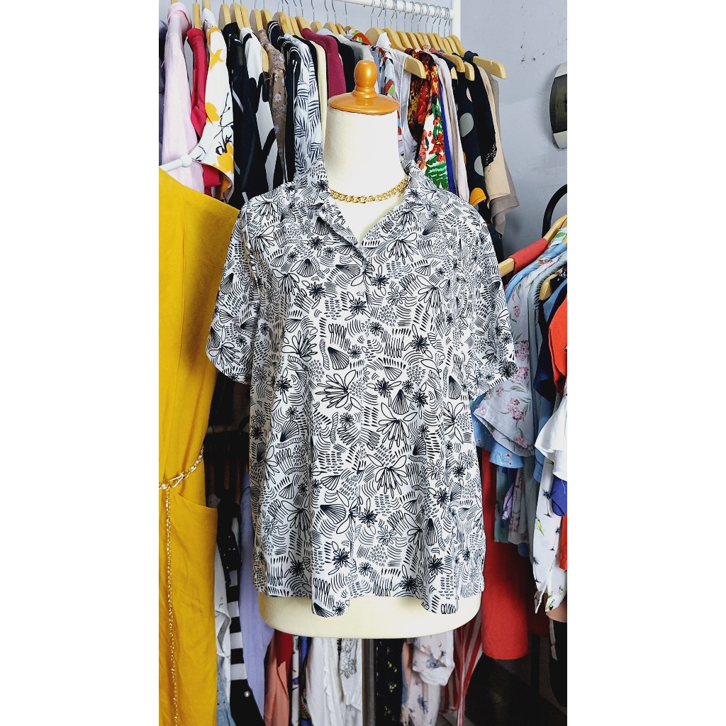 Atasan Wanita Kemeja Putih Abstrak The Executive