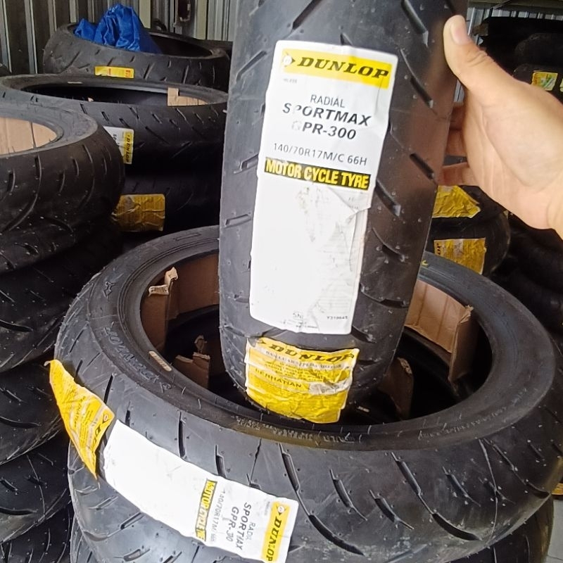 Ban Dunlop 140/70 ring 17 Dunlop Radial SPORTMAX GPR 300 SERIES TUBLES ban THN 2022