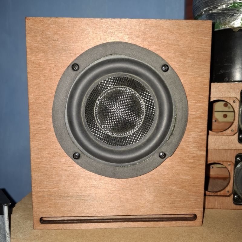 BEKAS SAMPLE BOX SUB 4 INCH BAHAN MULTIPLEK 4MM , SETTING DI FREKUESI 40Hz , TIDAK TERMASUK SPEAKER 