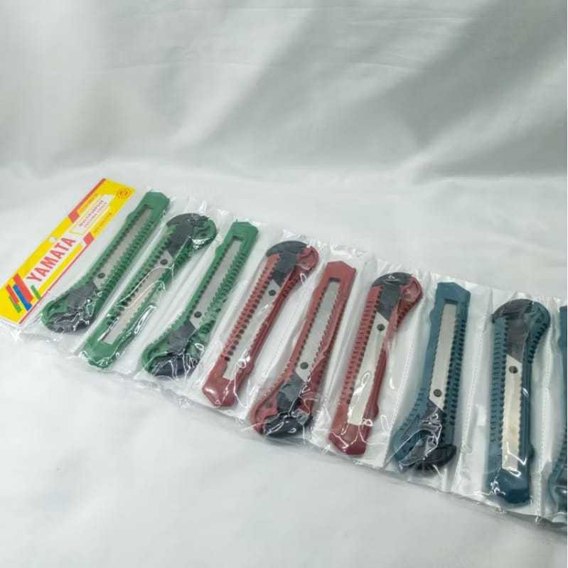 

Pisau Cutter Besar Yamata/Montana - Harga 1 pcs