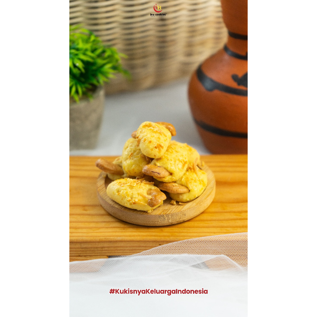 

Ina Cookies Kue Kering Premium Putri Cheese Nut Toples Reguler