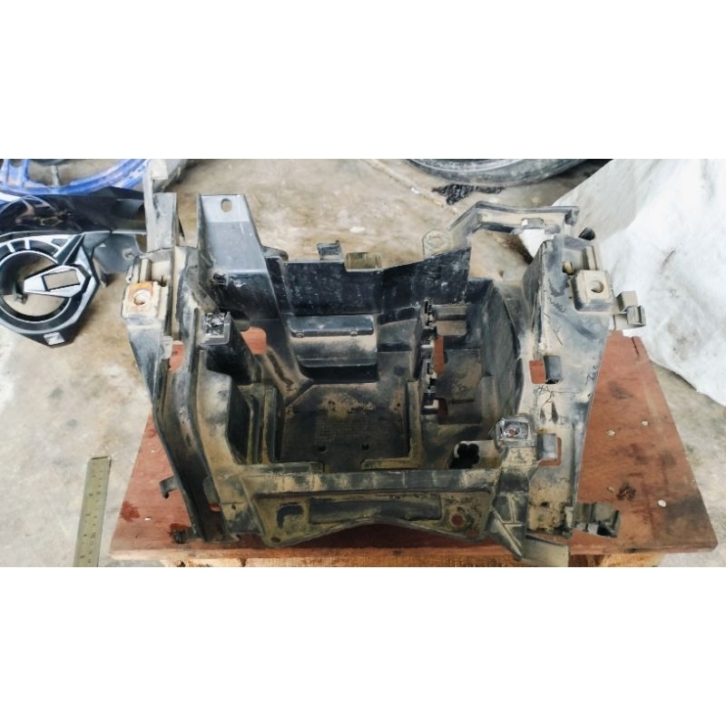 Dudukan wadah aki beat deluxe K1A original copotan motor