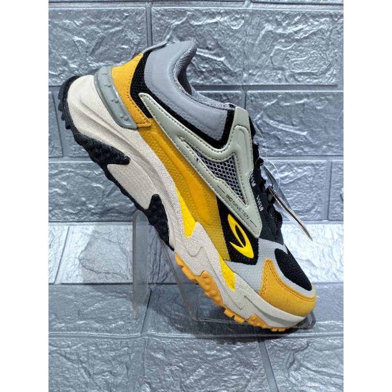 910NINETEEN SEPATU RUNNING CHIRU ATERUN