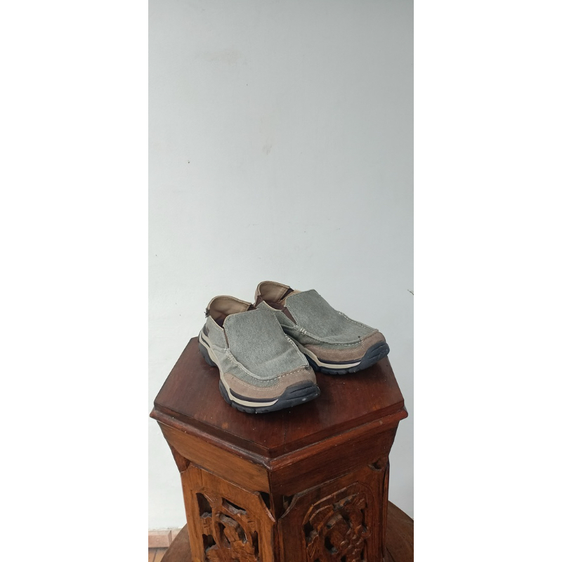 Sepatu Skechers warna Coklat pantovel