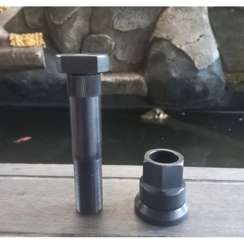 Baut Roda Belakang volvo FMX440