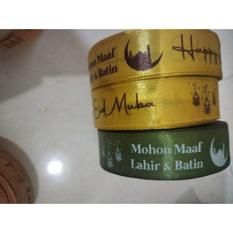 

pita satin tulisan idul fitri