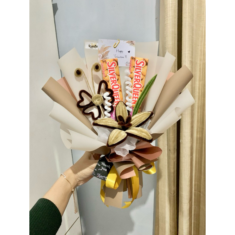 

BUKET SILVERQUEEN KAWAT BULU