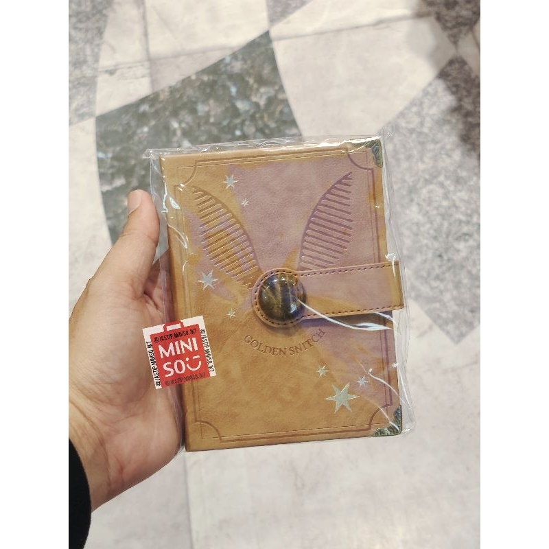 

MINISO x HARRY POTTER Hard Cover Book / Buku Jurnal GOLDEN SNITCH dengan Magnetic Snap (10.8x14.9cm) 80 Sheets