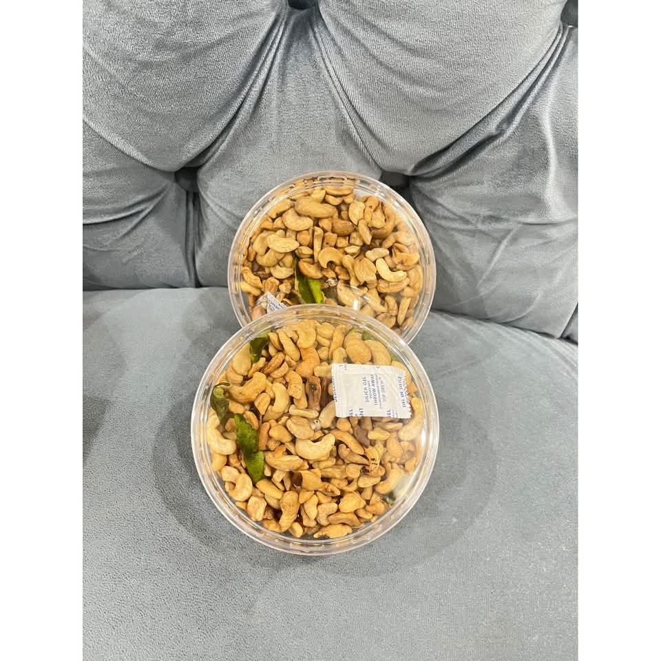 

TERLARIS Ready mente pecahan original kemasan toples 250gr/ Kacang mente / kacang mete / kacang mede pecah belah rasa asin bawang kemasan 250gr/ kacang mede patahan/pecahan matang goreng 250g/ Ready Mente Pecahan Kemasan 250gr Original