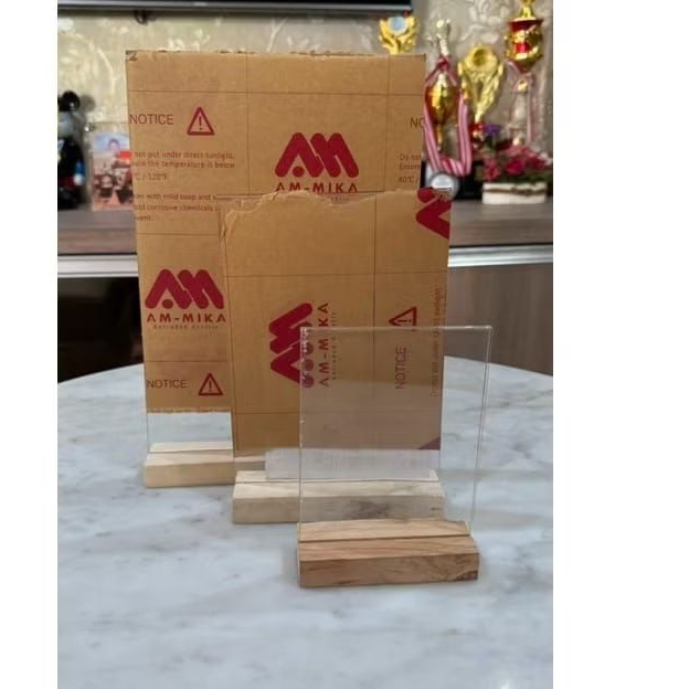 

Akrilik tempat brosur/tent holder tent card ukuran 21x15 A5 kaki kayu