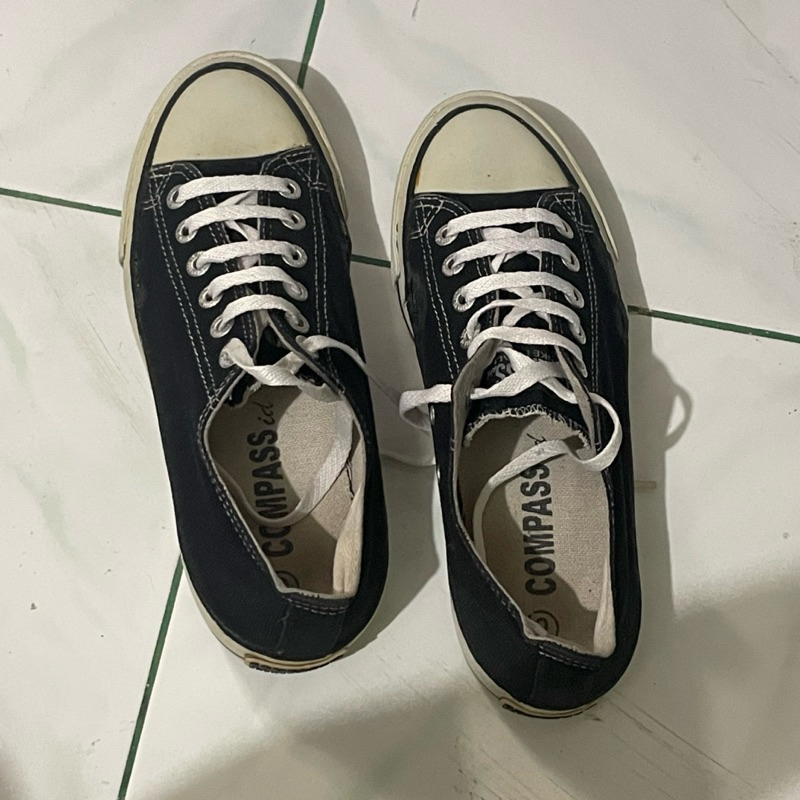 SEPATU SEKOLAH COMPASS