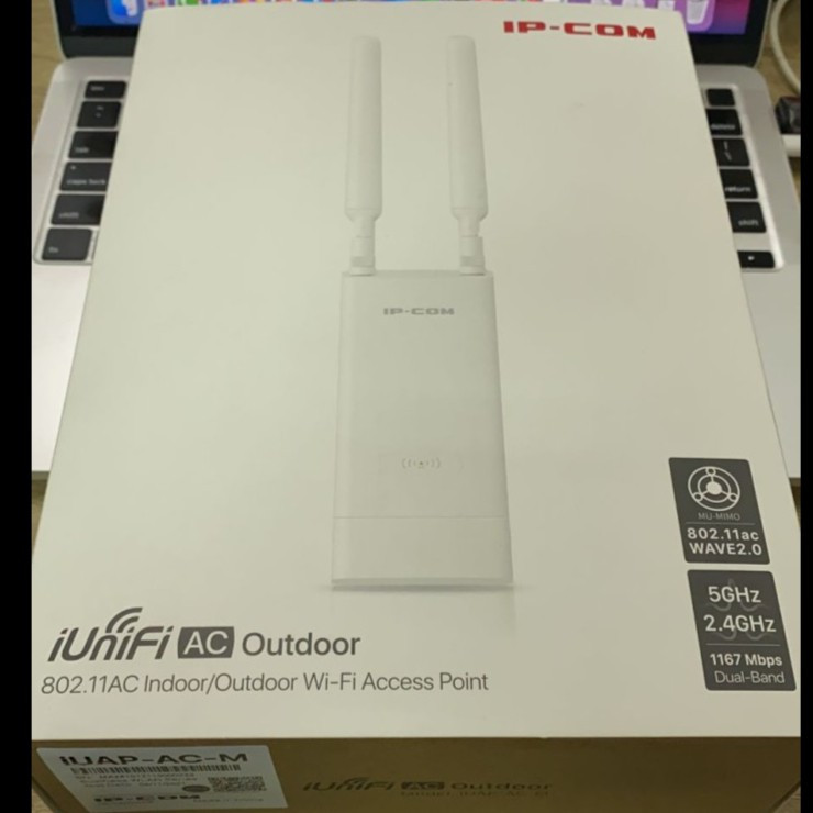 IPCOM iUAP-AC-M 802.11AC Indoor/Outdoor Wi-Fi Access Point