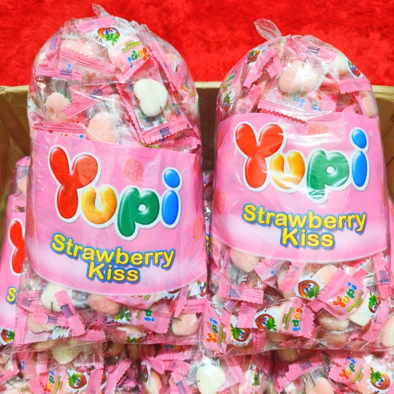 

Yupi Strawberry Kiss Refill Kiloan 500gr