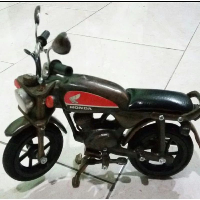 MINIATUR SEPEDA MOTOR HONDA C