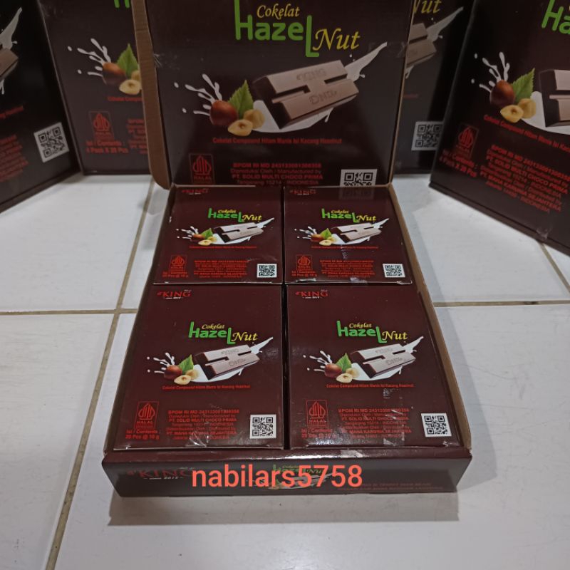 

d'King Coklat Hazelnut/Cokelat Compound Hitam Manis isi Kacang Hazelnut 1 Dus 4 Kotak(80 Batang)