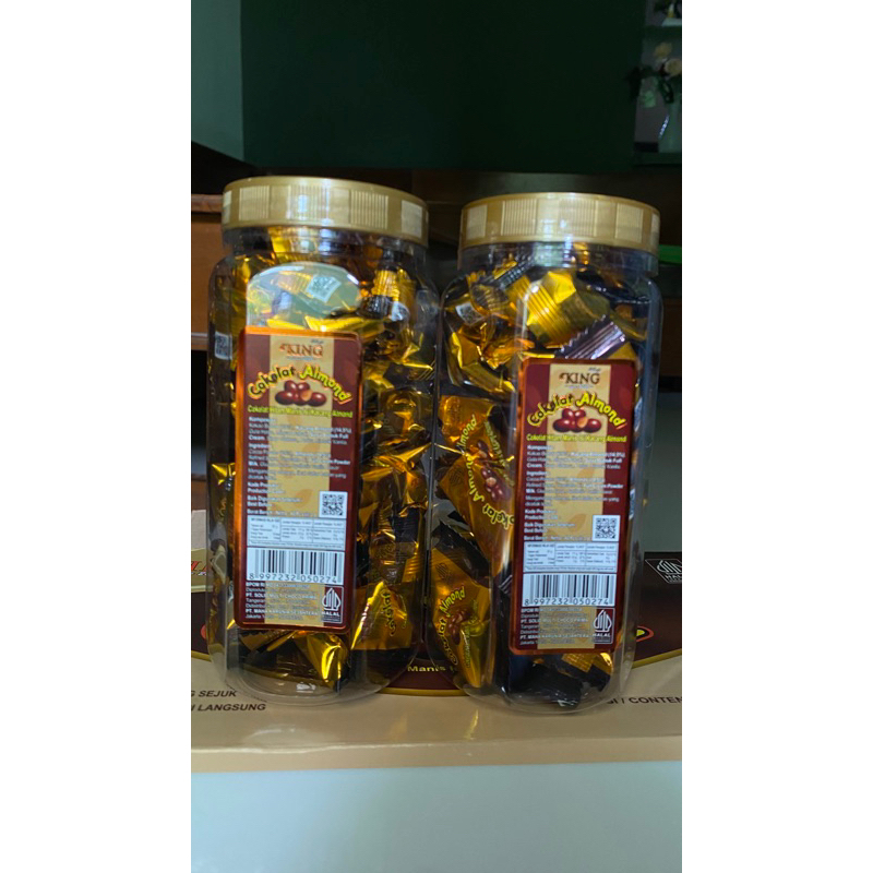

coklat Almond dking kemasan toples